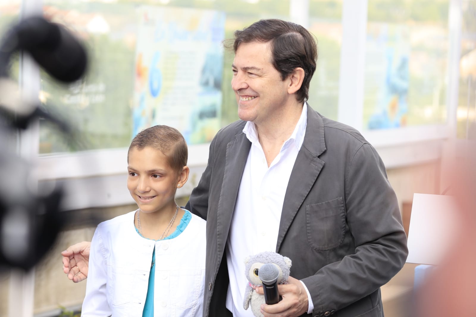 La azotea del hospital de Salamanca se convierte en un parque para niños con cáncer
