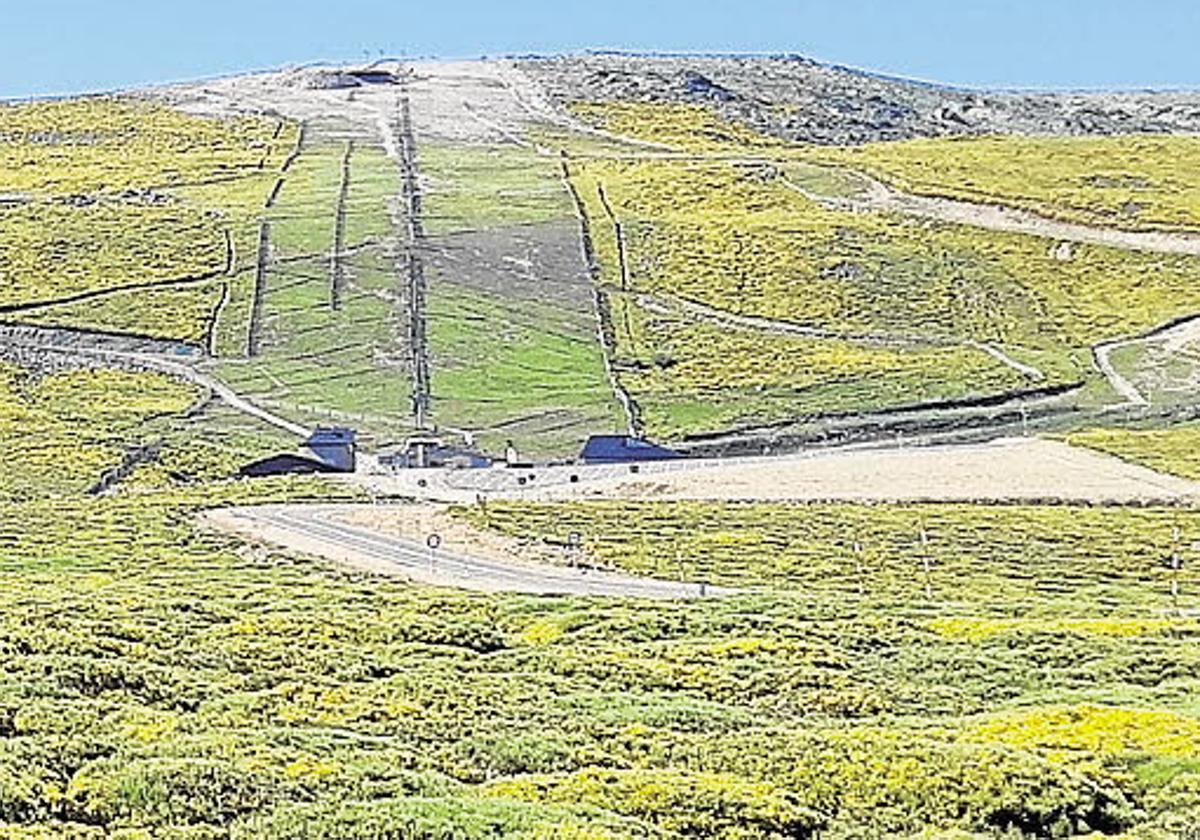 La Covatilla de Béjar, en un día soleado.
