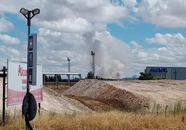 Incendio de Pelabravo, al fondo, visto desde Salamanca.