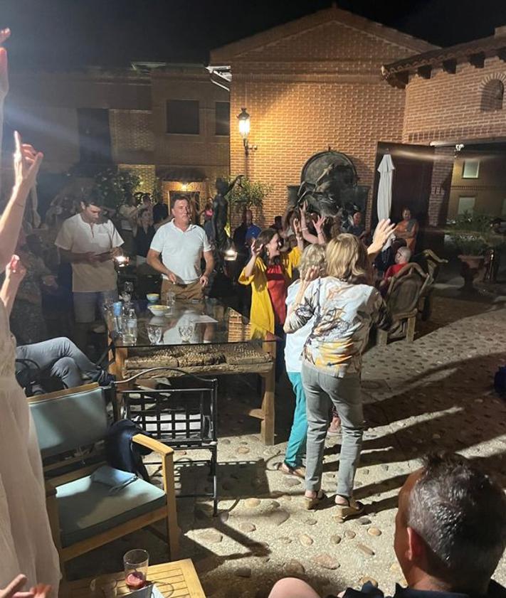 Imagen secundaria 2 - El Patio de La Casa del Trotamundos anima las noches de Tierra de Campos