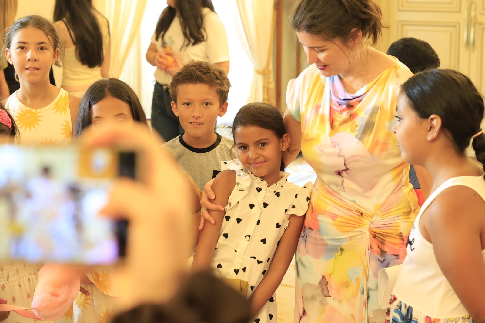 Los niños saharauis que pasarán el verano con familias salmantinas acuden al Ayuntamiento