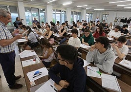 Alumnos de segundo de bachillerato en la prueba de acceso a la universidad