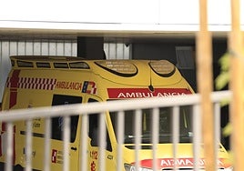Ambulancia en las urgencias del hospital