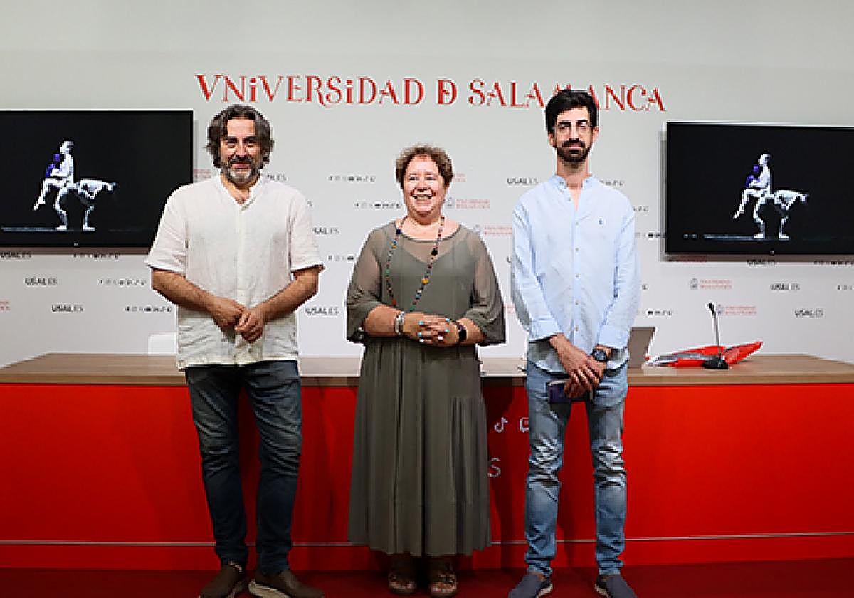 De izda. a dcha. el director del Servicio de Actividades Culturales, Javier Panera; la vicerrectora de Cultura, Matilde Olarte, y Lorenzo Meseguer, músico y responsable del Cuarteto Seikilos.