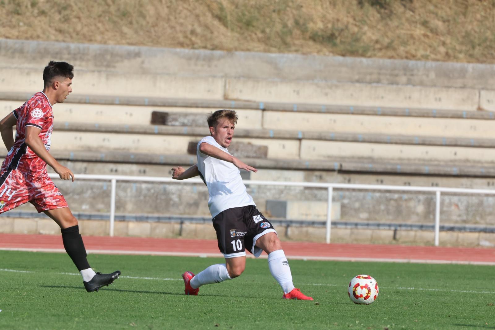 El Salamanca UDS deja escapar la victoria en el último suspiro ante el Guijuelo