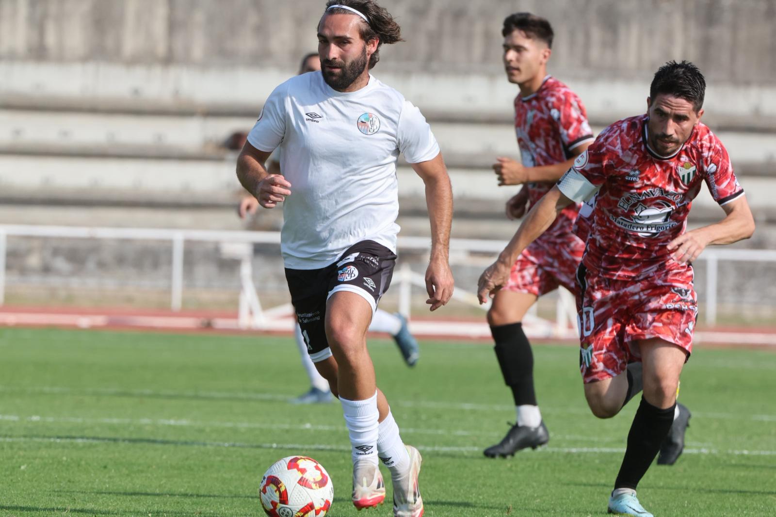 El Salamanca UDS deja escapar la victoria en el último suspiro ante el Guijuelo