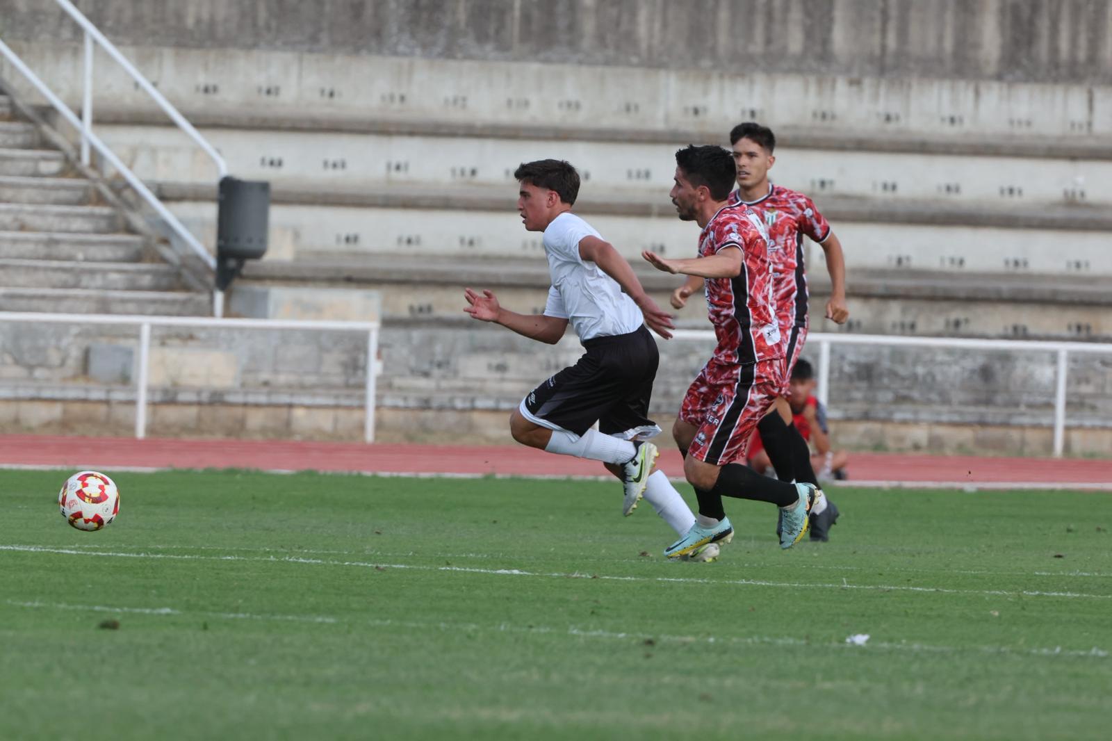 El Salamanca UDS deja escapar la victoria en el último suspiro ante el Guijuelo