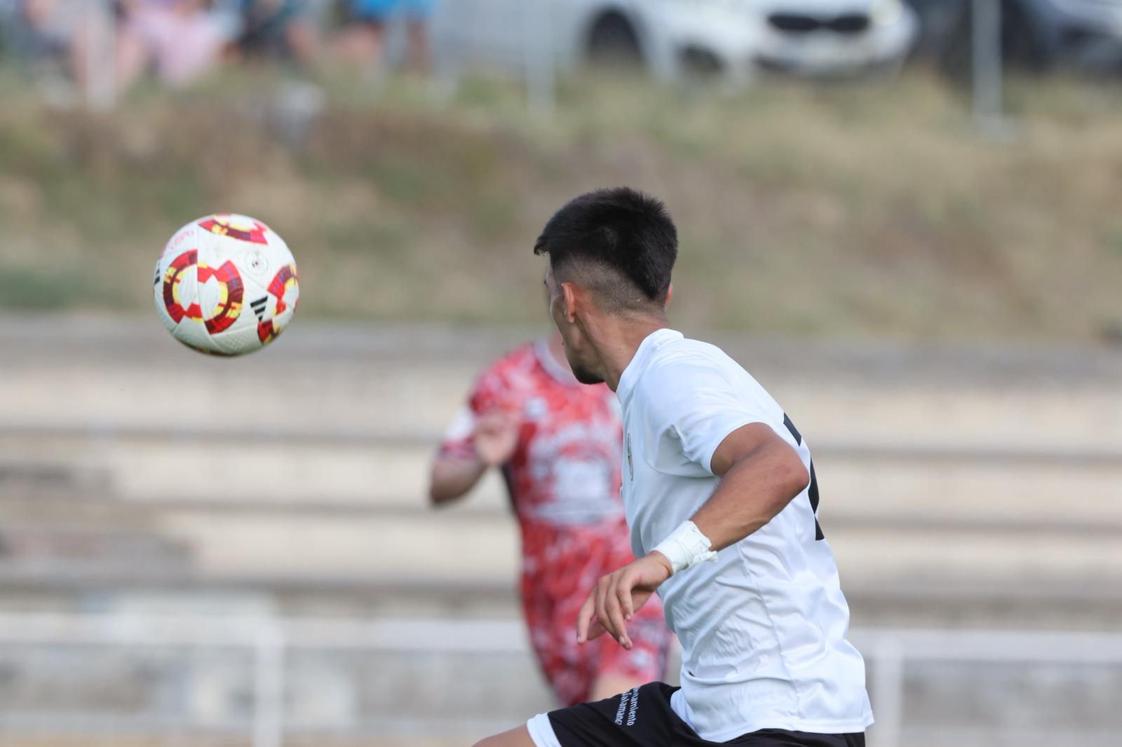 El Salamanca UDS deja escapar la victoria en el último suspiro ante el Guijuelo