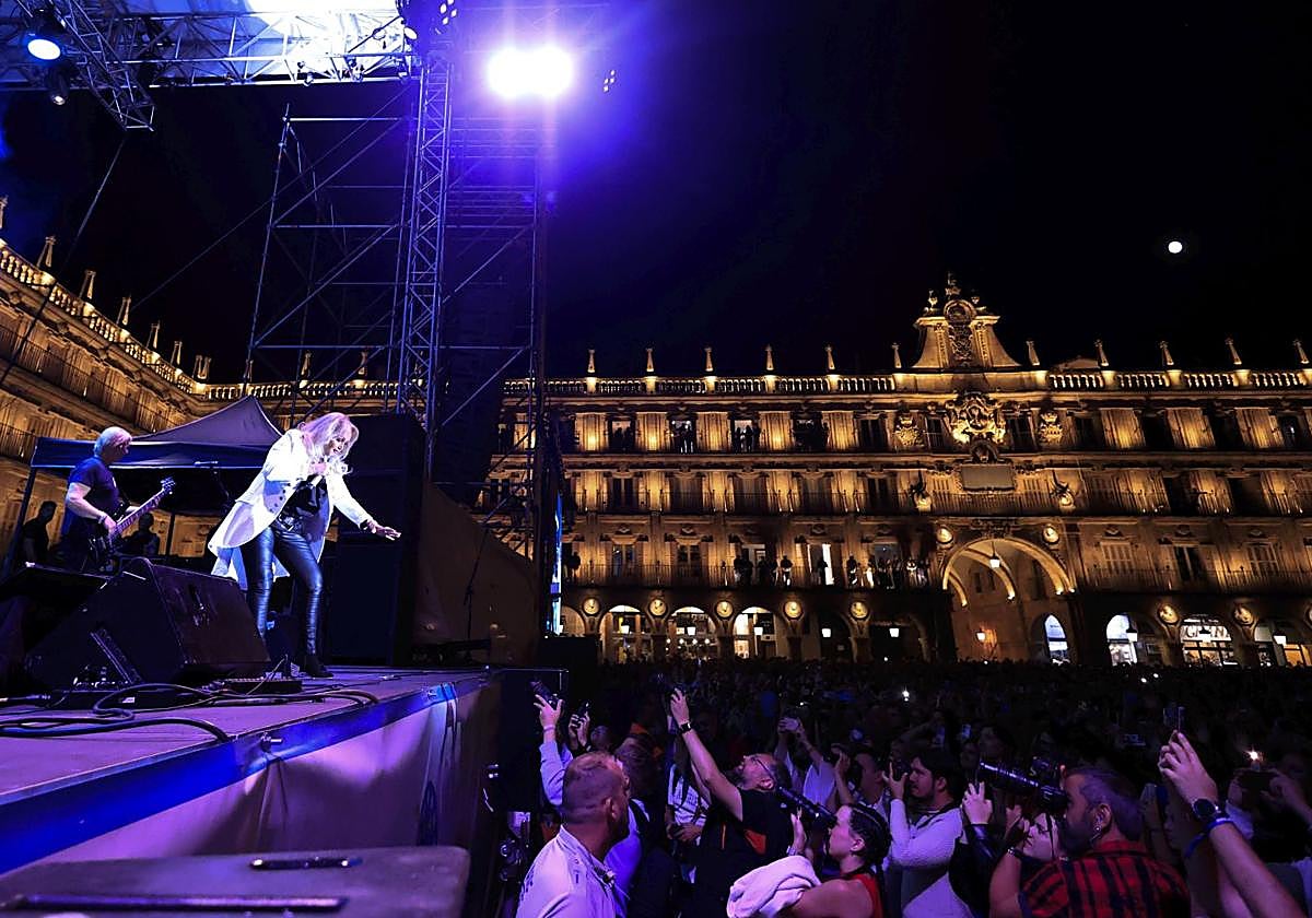 Concierto de Bonnie Tyler en la Plaza Mayor de Salamanca.