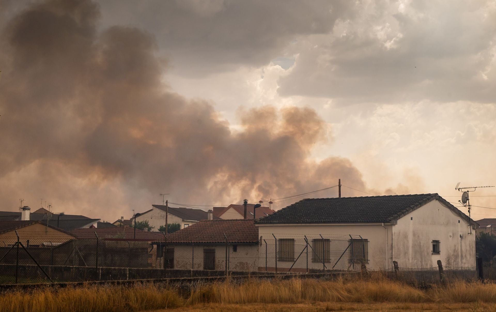 Las dramáticas imágenes del incendio de Martín de Yeltes