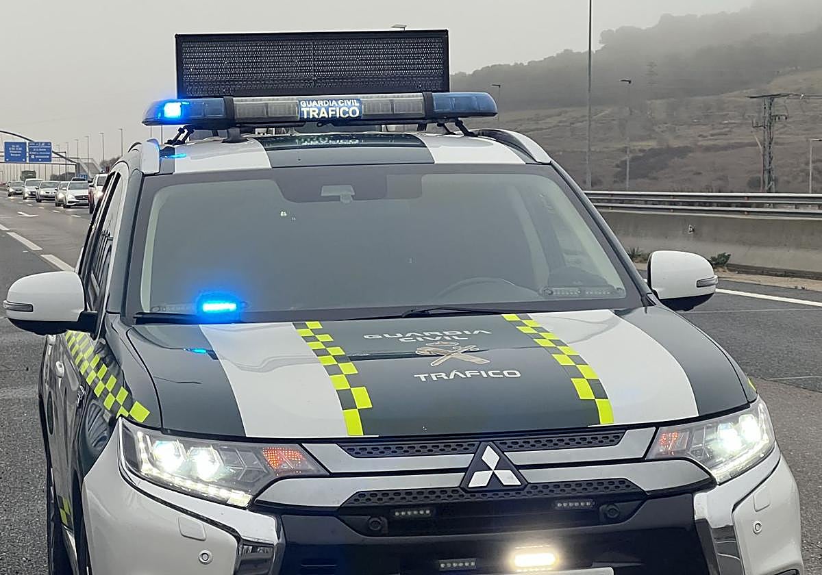 Coche de la Guardia Civil de tráfico en una imagen de archivo