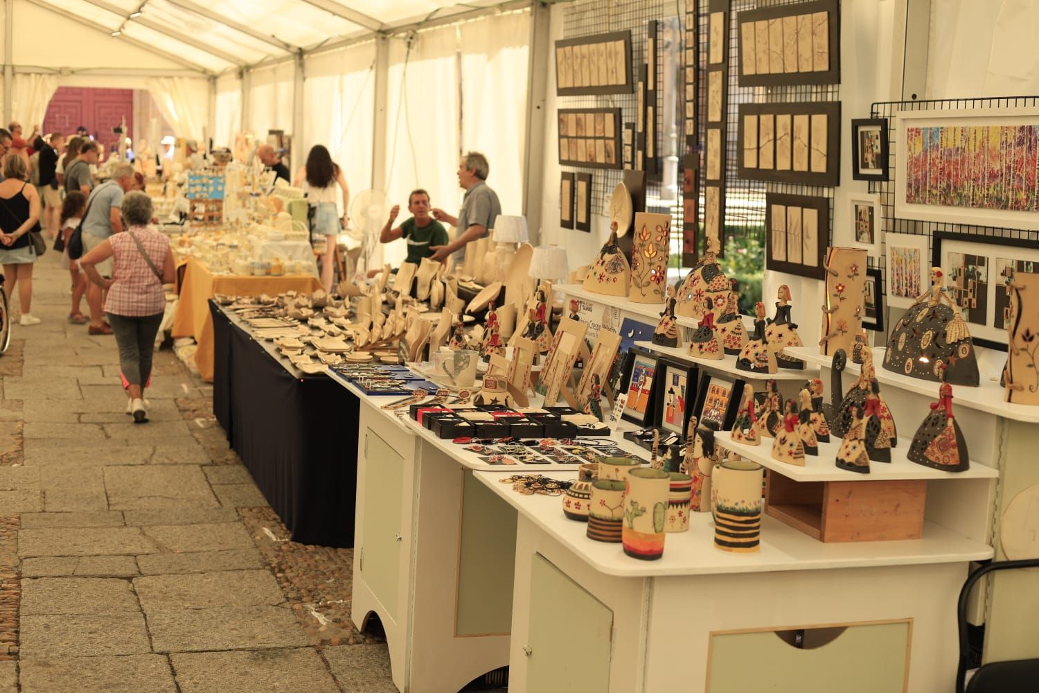En imagenes, la Feria del Barro de Salamanca