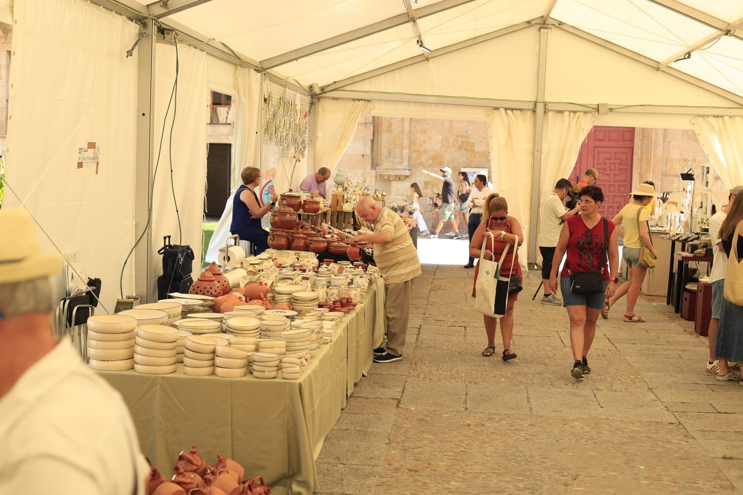 En imagenes, la Feria del Barro de Salamanca