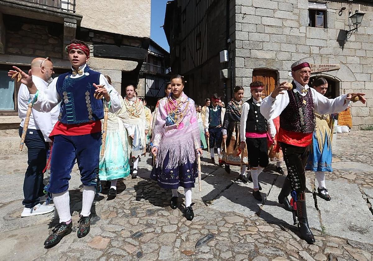 La Alberca &#039;con el corazón dividido entre el fuego y el inicio de las fiestas&#039;