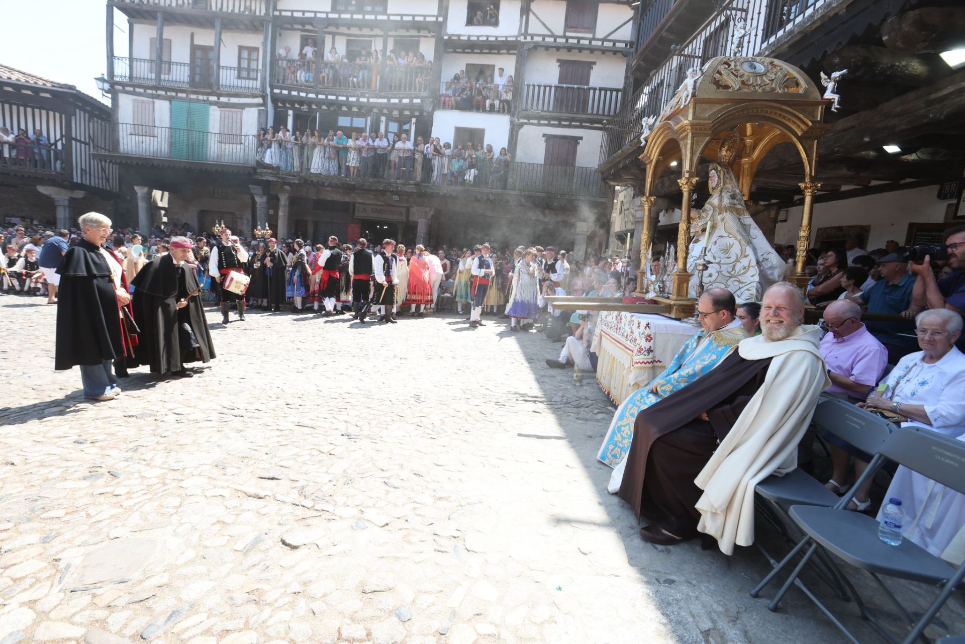 La Alberca &#039;con el corazón dividido entre el fuego y el inicio de las fiestas&#039;