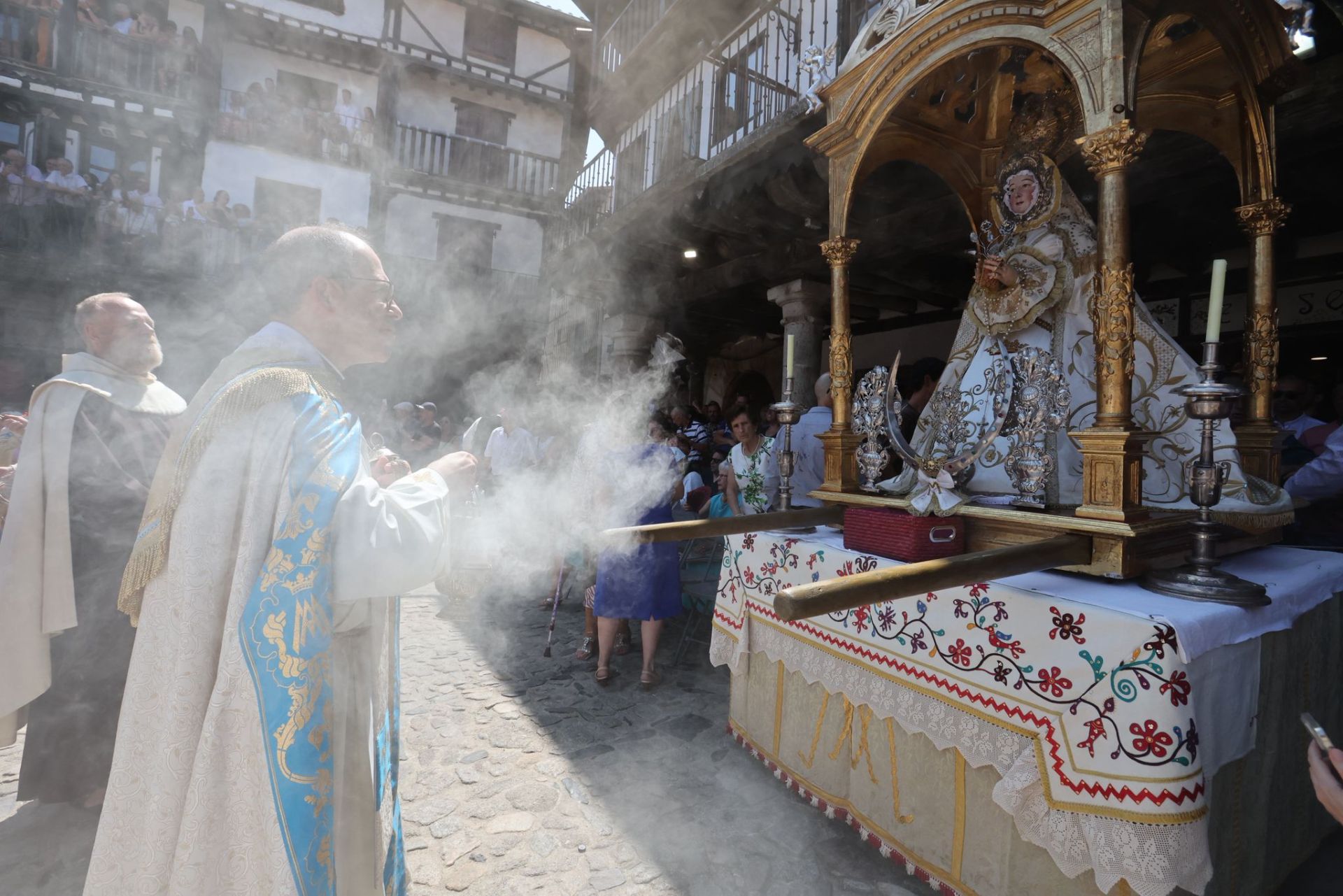 La Alberca &#039;con el corazón dividido entre el fuego y el inicio de las fiestas&#039;