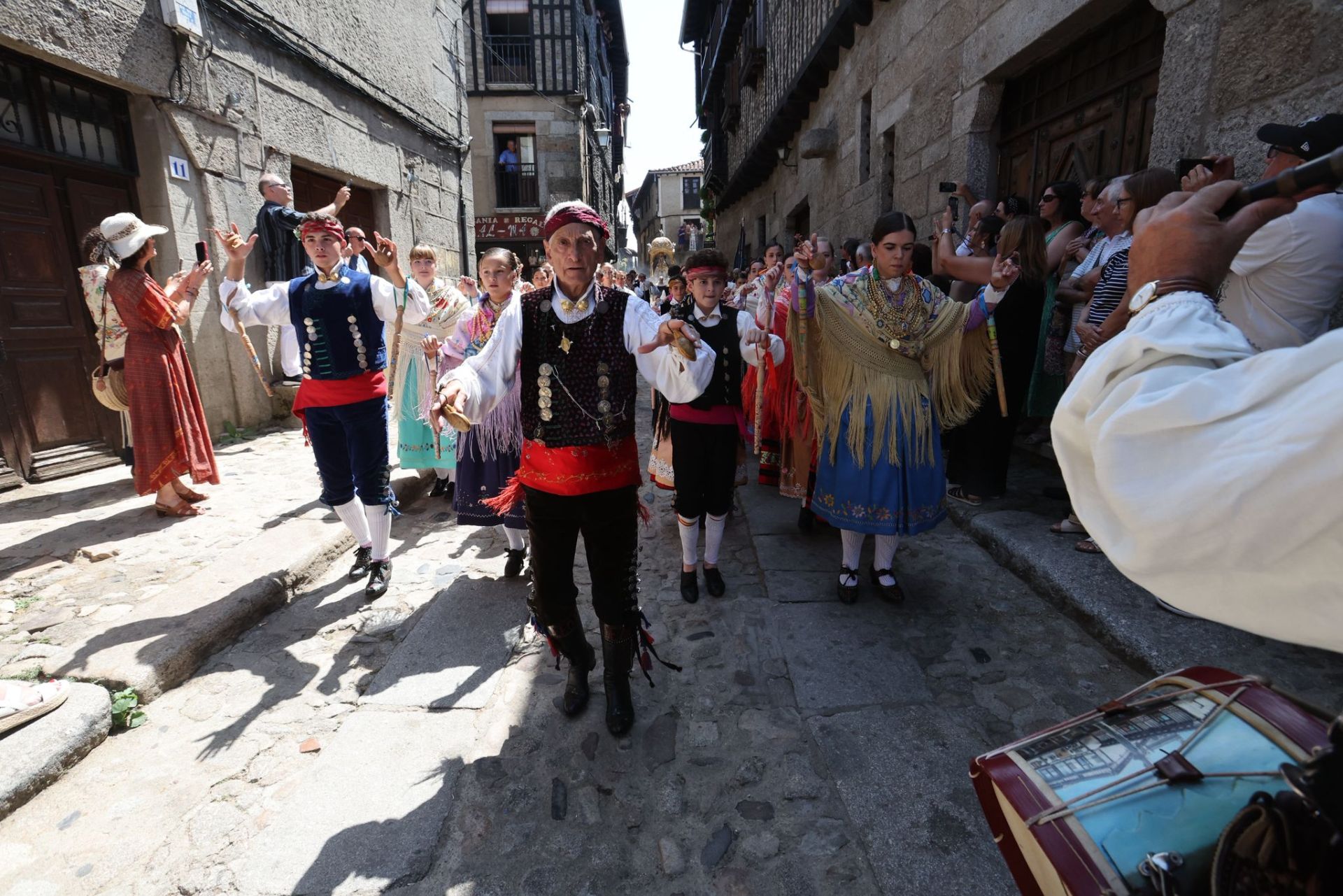 La Alberca &#039;con el corazón dividido entre el fuego y el inicio de las fiestas&#039;