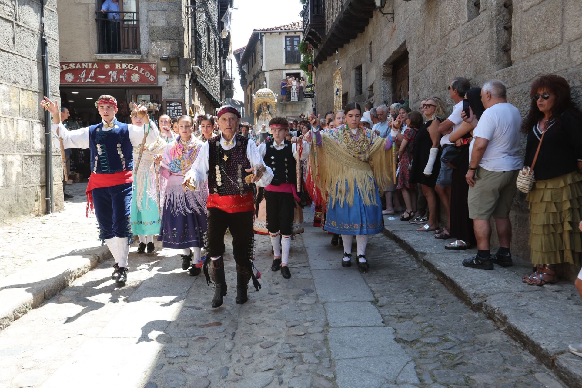 La Alberca &#039;con el corazón dividido entre el fuego y el inicio de las fiestas&#039;