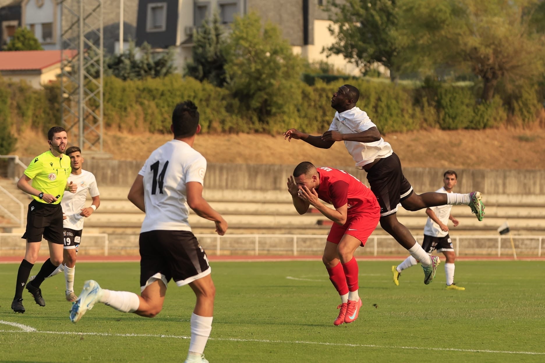 El derbi entre el Salamanca UDS y el Santa Marta, en imágenes