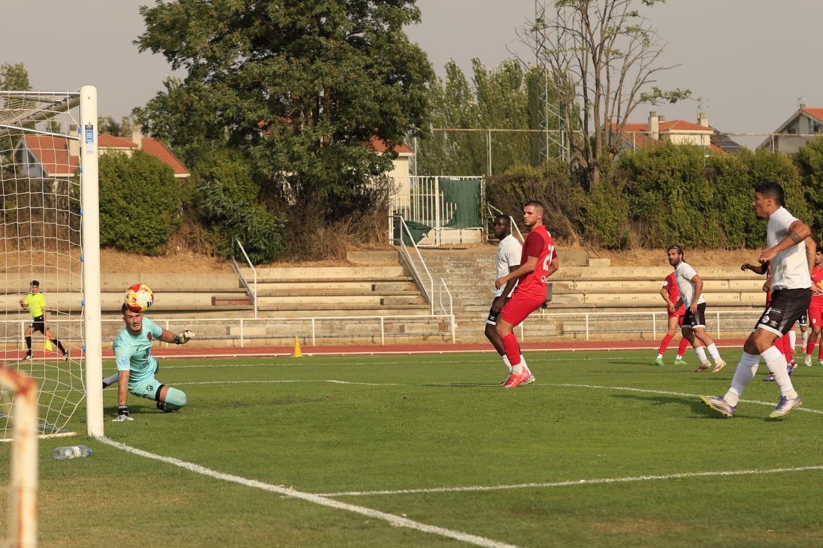 El derbi entre el Salamanca UDS y el Santa Marta, en imágenes