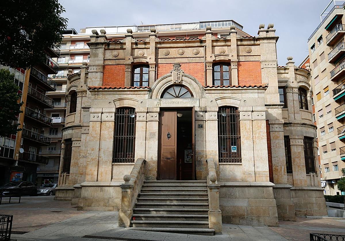 El edificio de la biblioteca de Gabriel y Galán.