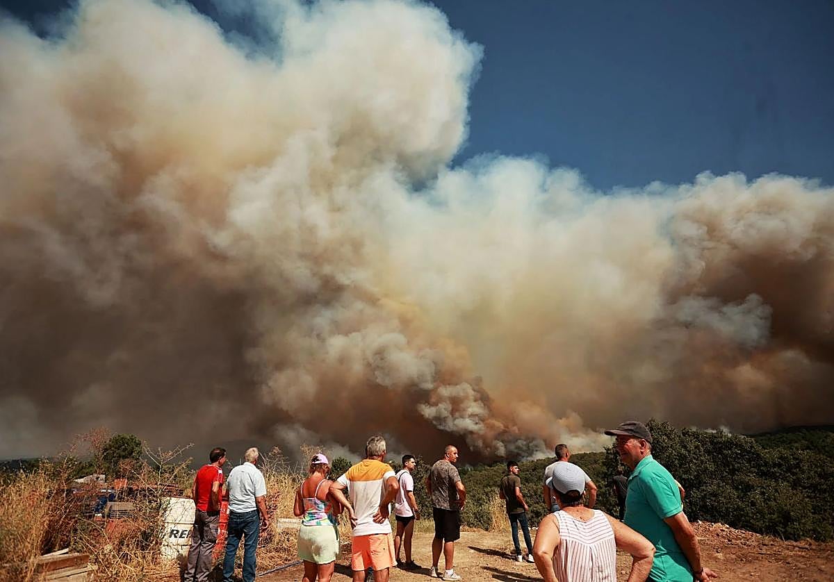 Uno de los incendios que afectan a la provincia salmantina.