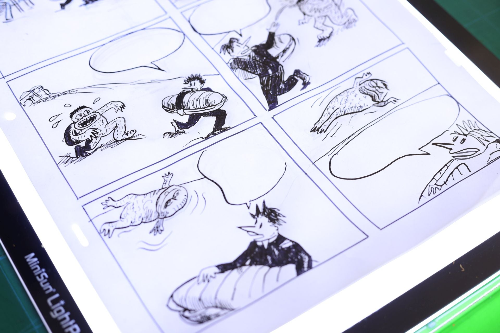 Entramos en el estudio de uno de los pioneros del cómic underground en Salamanca