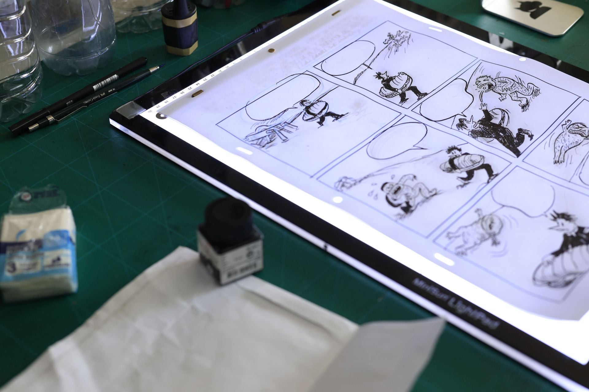 Entramos en el estudio de uno de los pioneros del cómic underground en Salamanca