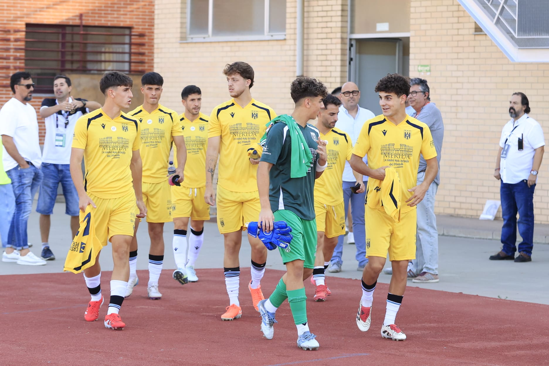 En imágenes, el partido entre Unionistas y el Mérida que honra a la extinta UDS