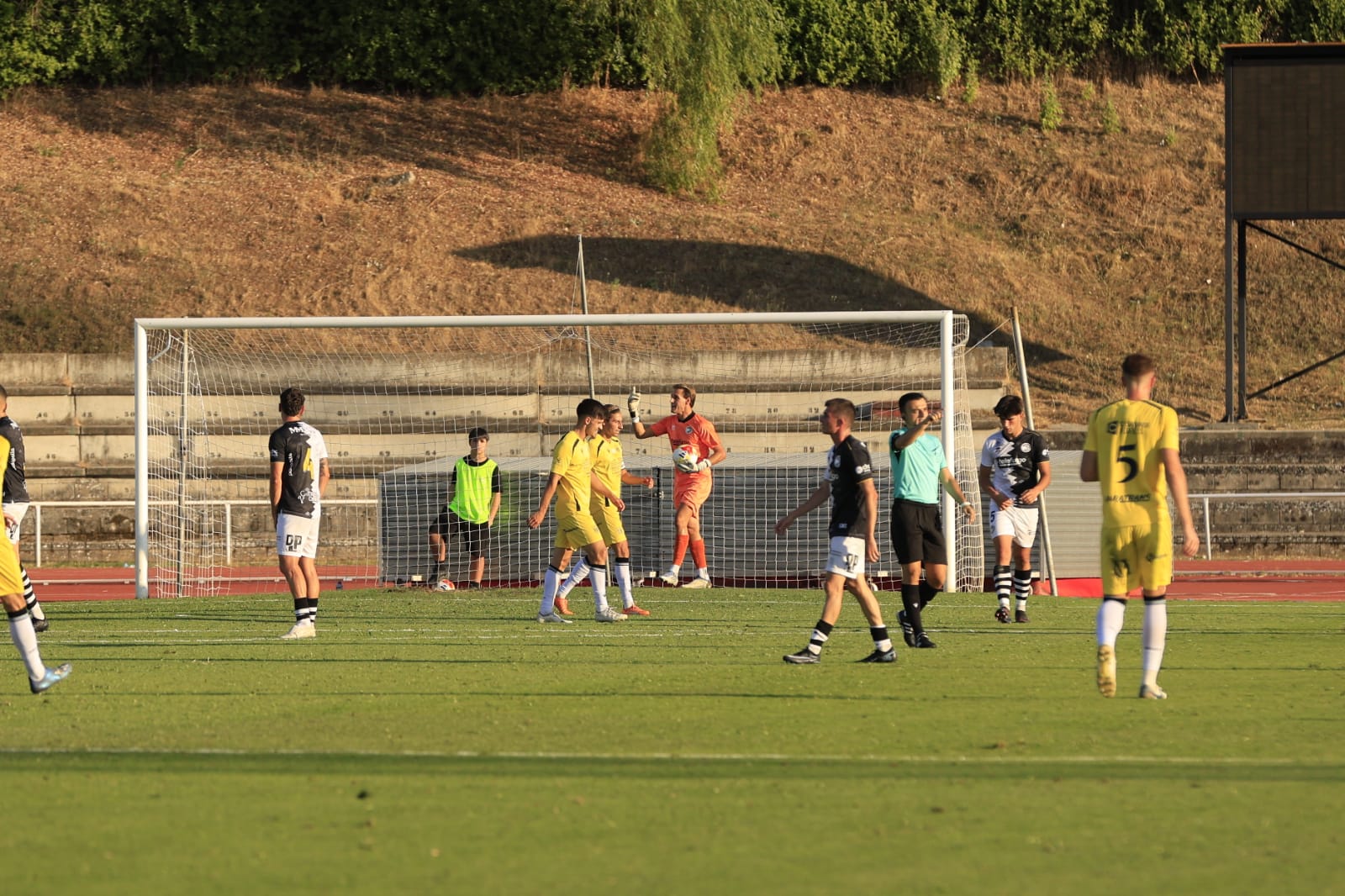 En imágenes, el partido entre Unionistas y el Mérida que honra a la extinta UDS