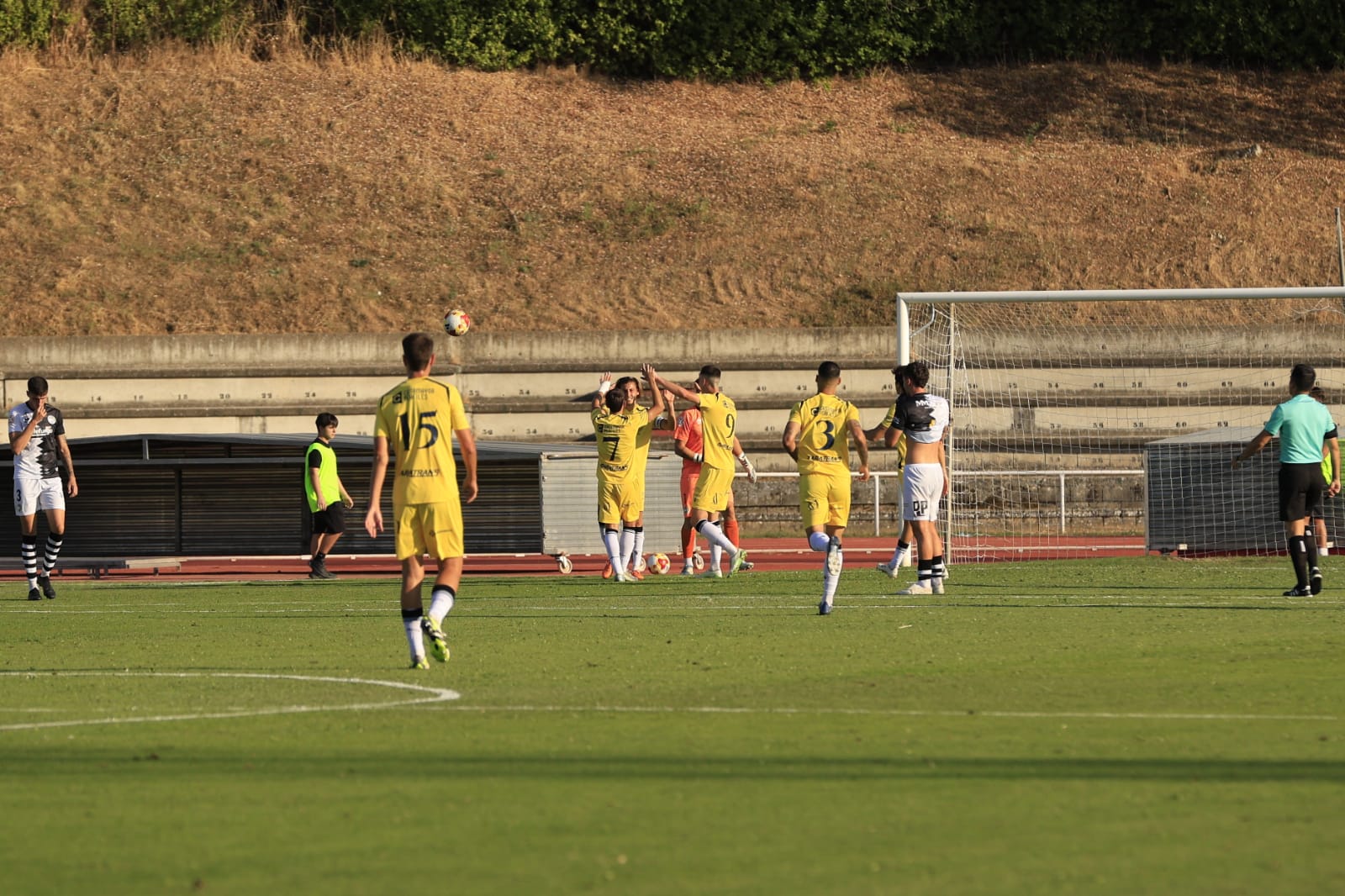 En imágenes, el partido entre Unionistas y el Mérida que honra a la extinta UDS