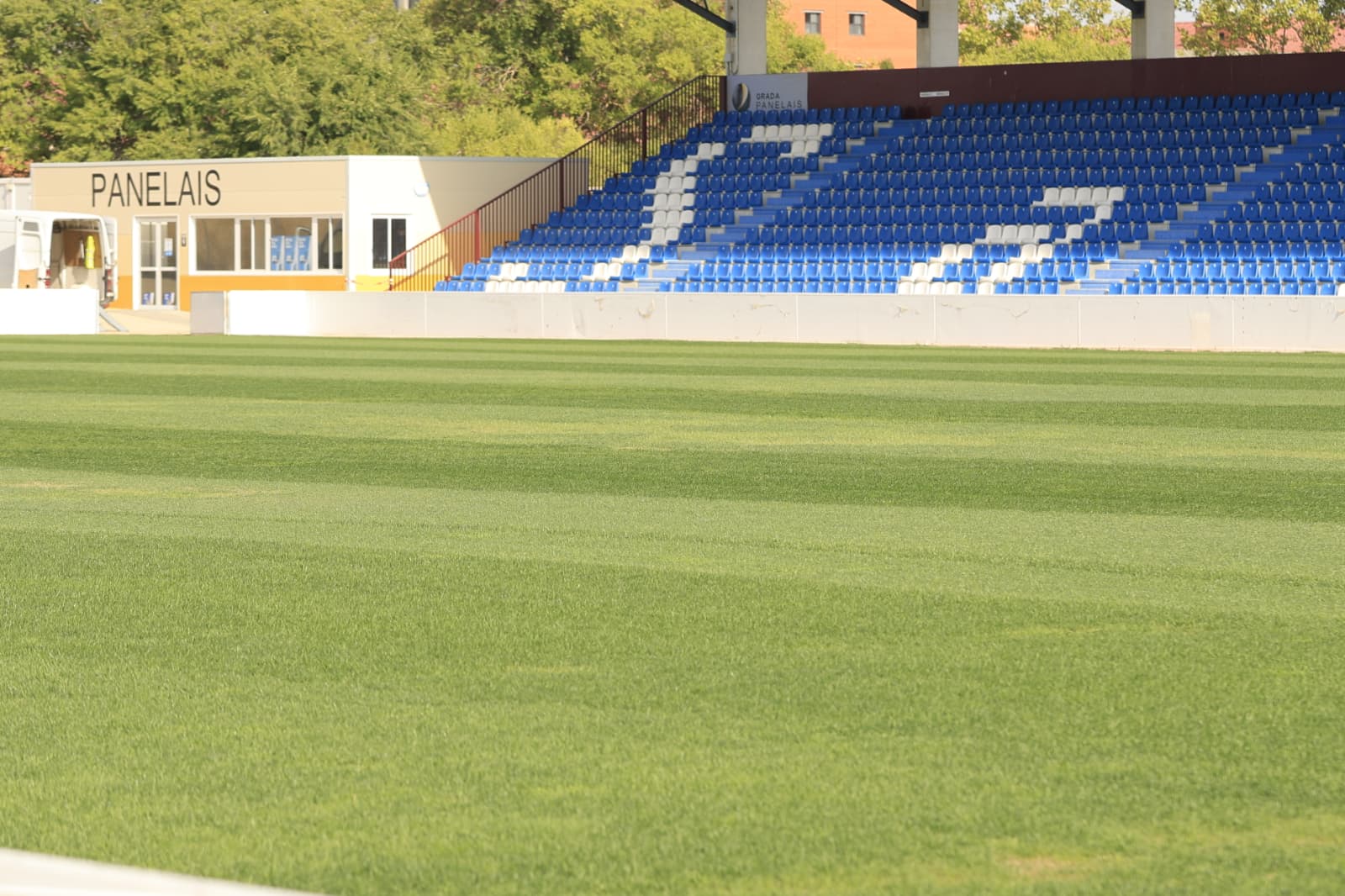 Así está el césped del Reina Sofía a cinco días para el comienzo de temporada