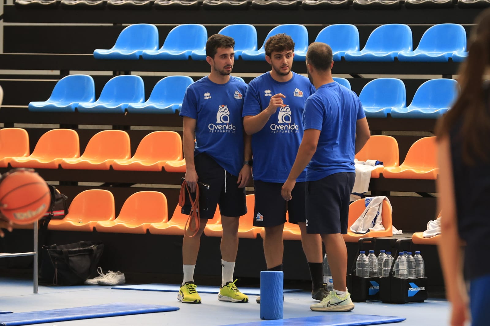El primer entrenamiento de la temporada de Perfumerías Avenida, en imágenes