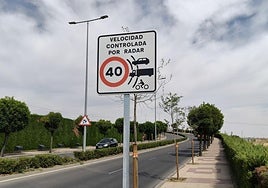 Señal que indica la presencia del radar de control de velocidad en Carbajosa.