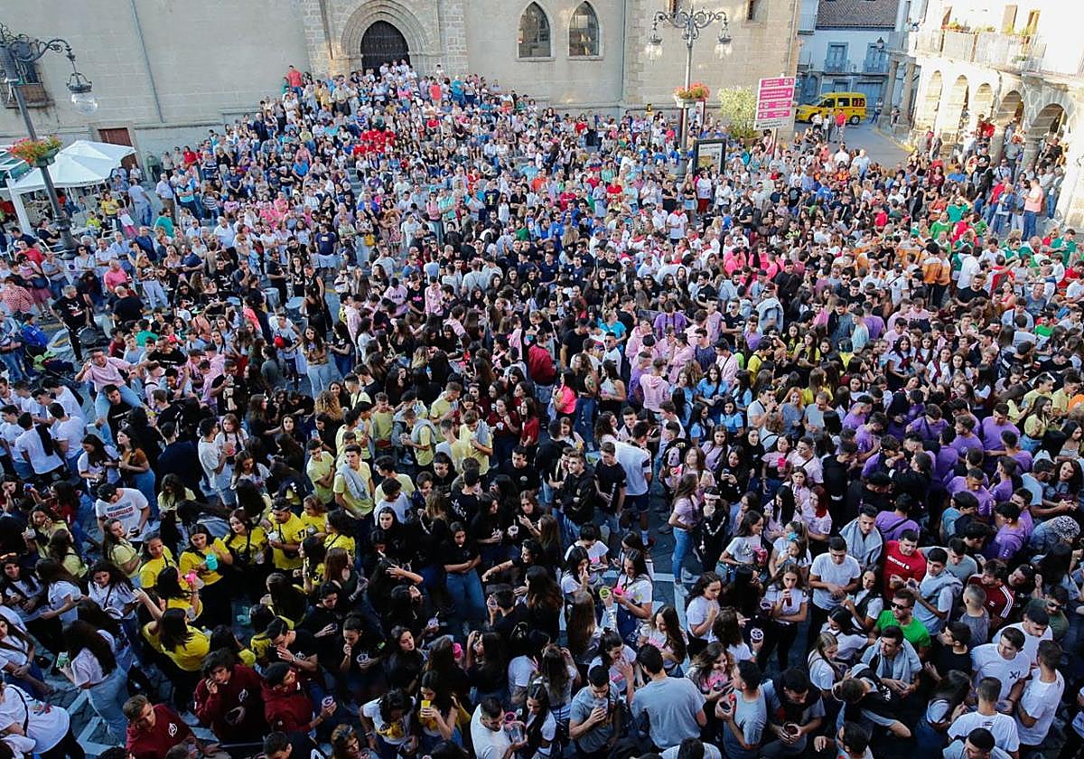 Peñas de Béjar en la Plaza Mayor para el pregón en una imagen de archivo