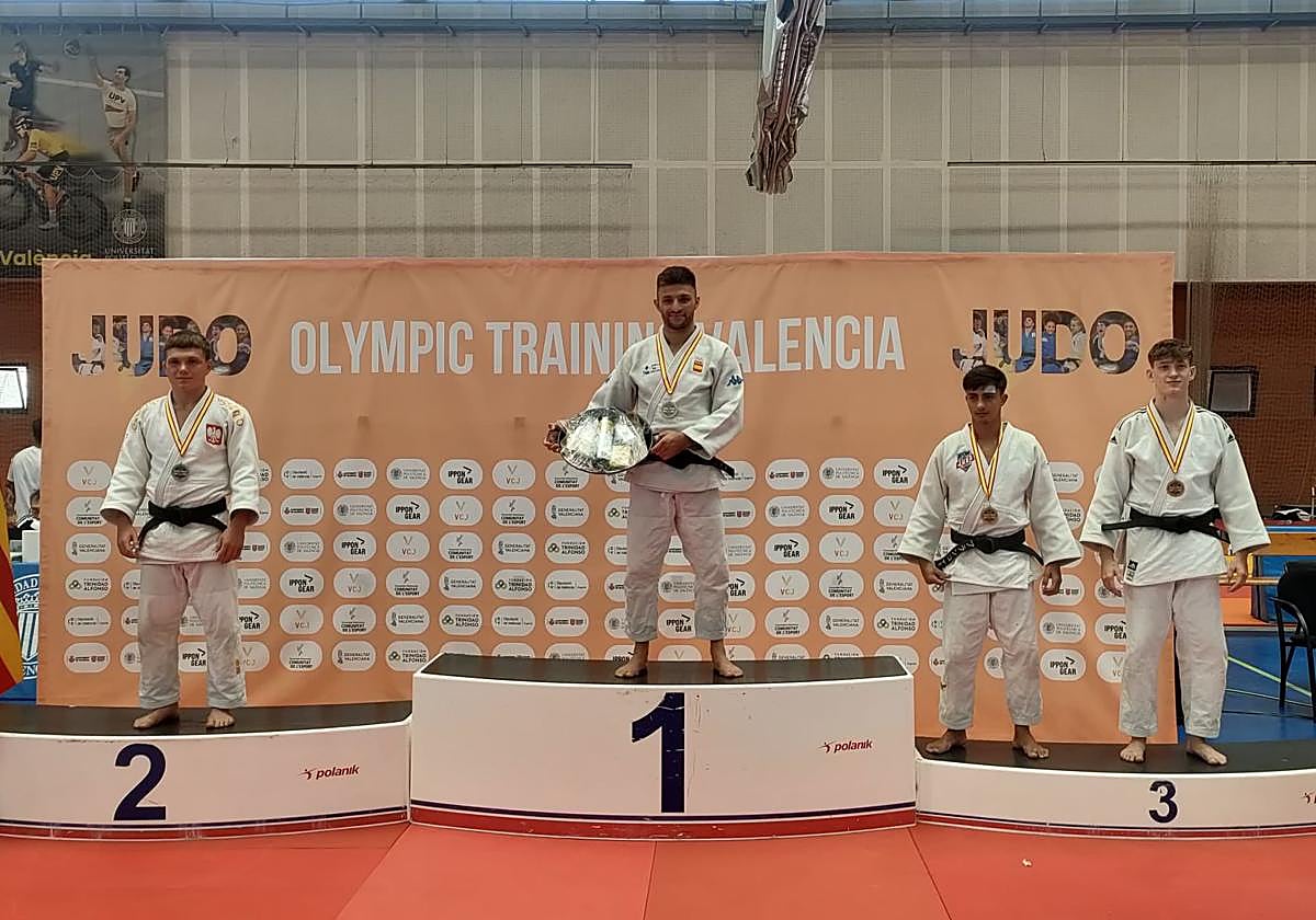 Carlón Antón en el podio.