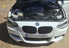 El coche con una matrícula falsificada.