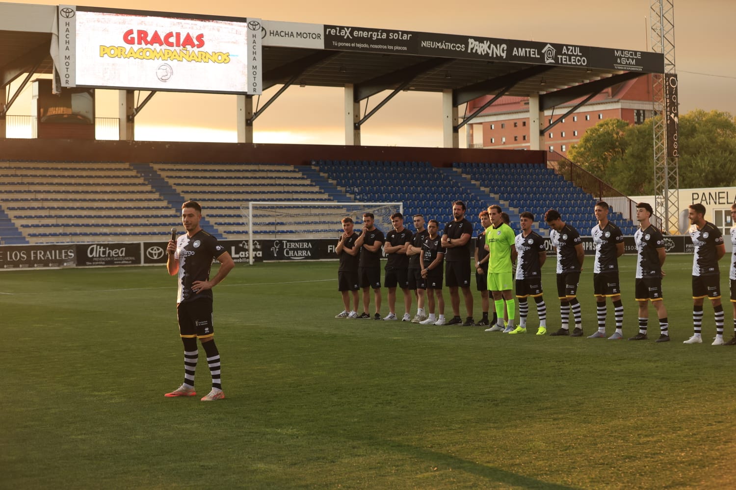 Unionistas se presenta al ocaso y en familia en el Reina Sofía