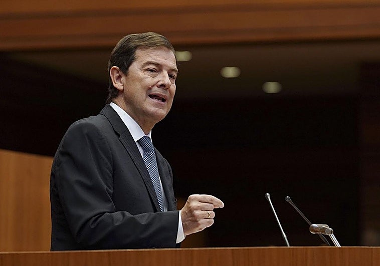 El presidente de la Junta de CyL, Alfonso Fernández Mañueco, durante su comparecencia en las Cortes.