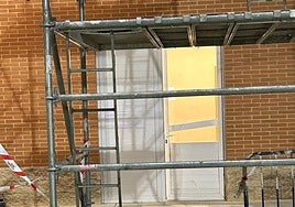 La puerta del vestuario rota