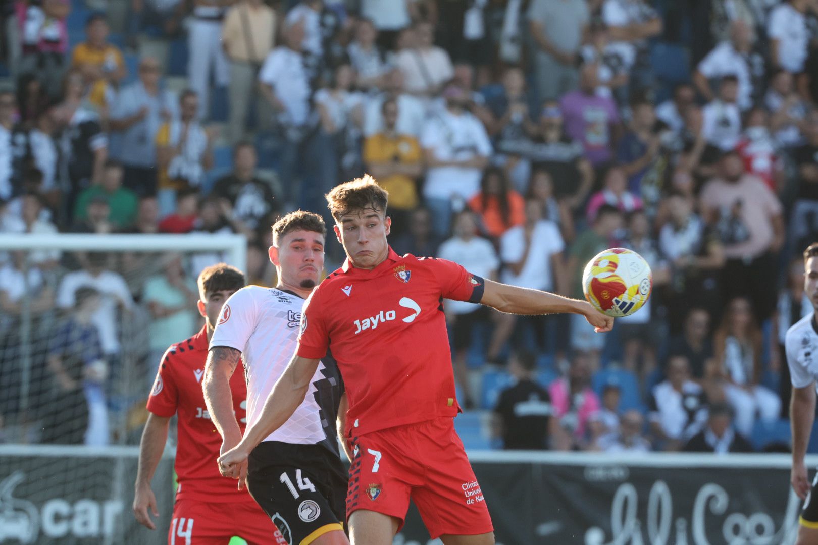 El debut ligero de Unionistas con 3.000 personas en el Reina Sofía