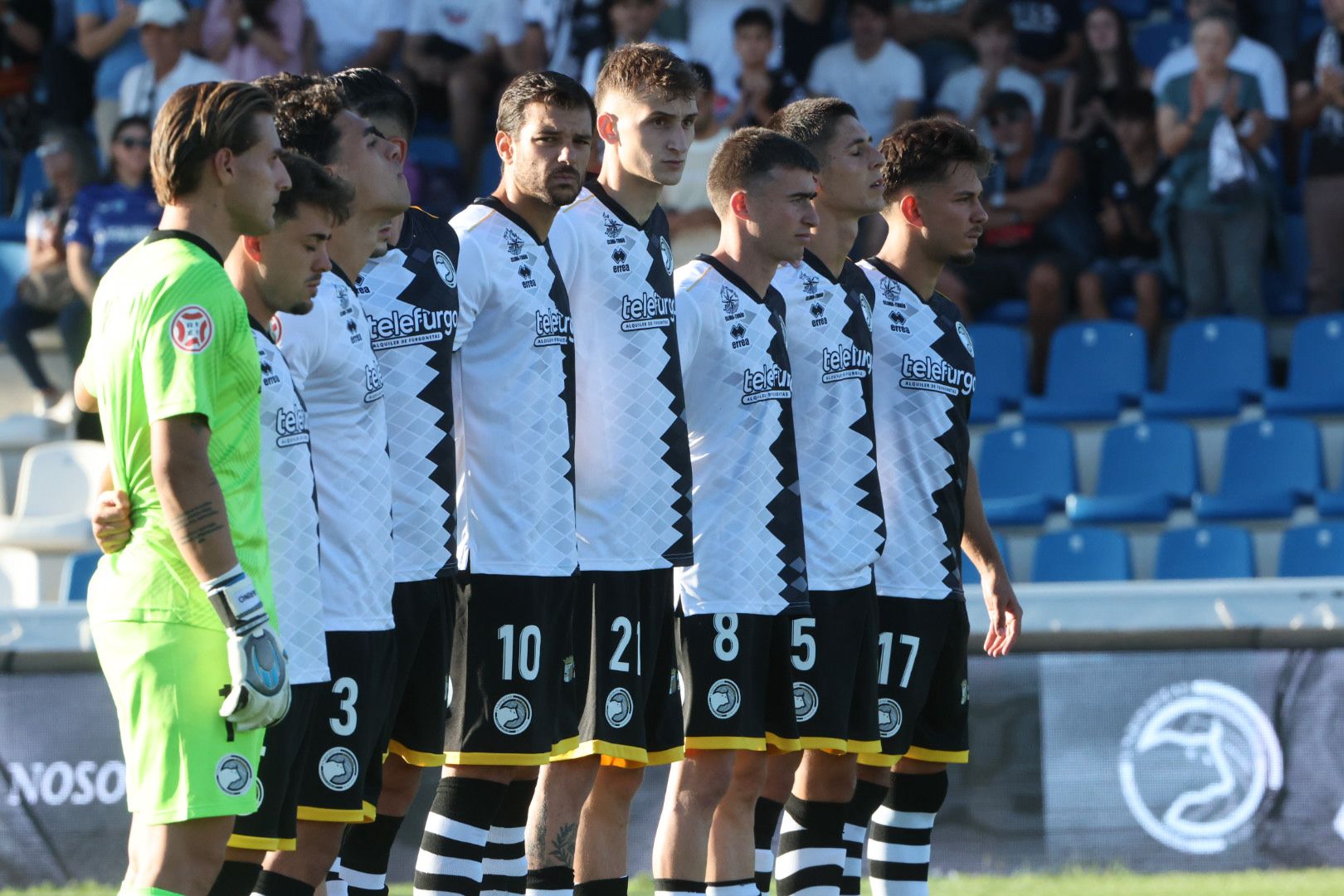 El debut ligero de Unionistas con 3.000 personas en el Reina Sofía