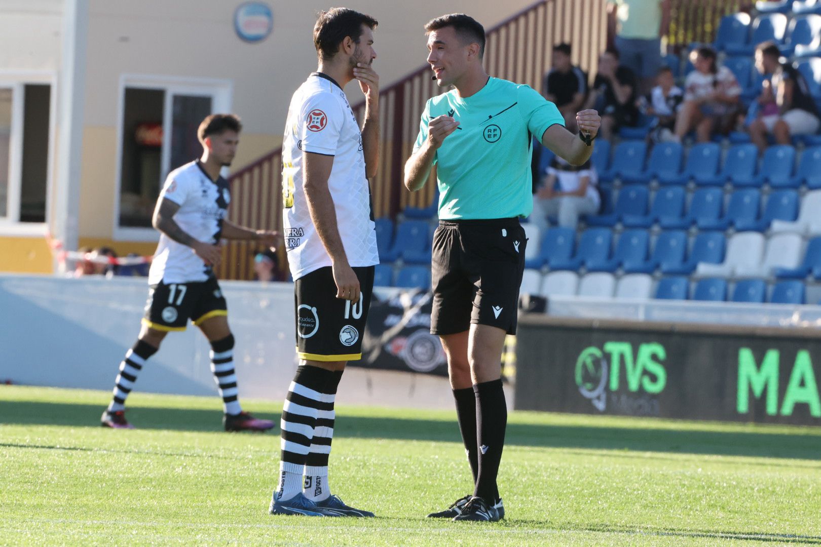 El debut ligero de Unionistas con 3.000 personas en el Reina Sofía