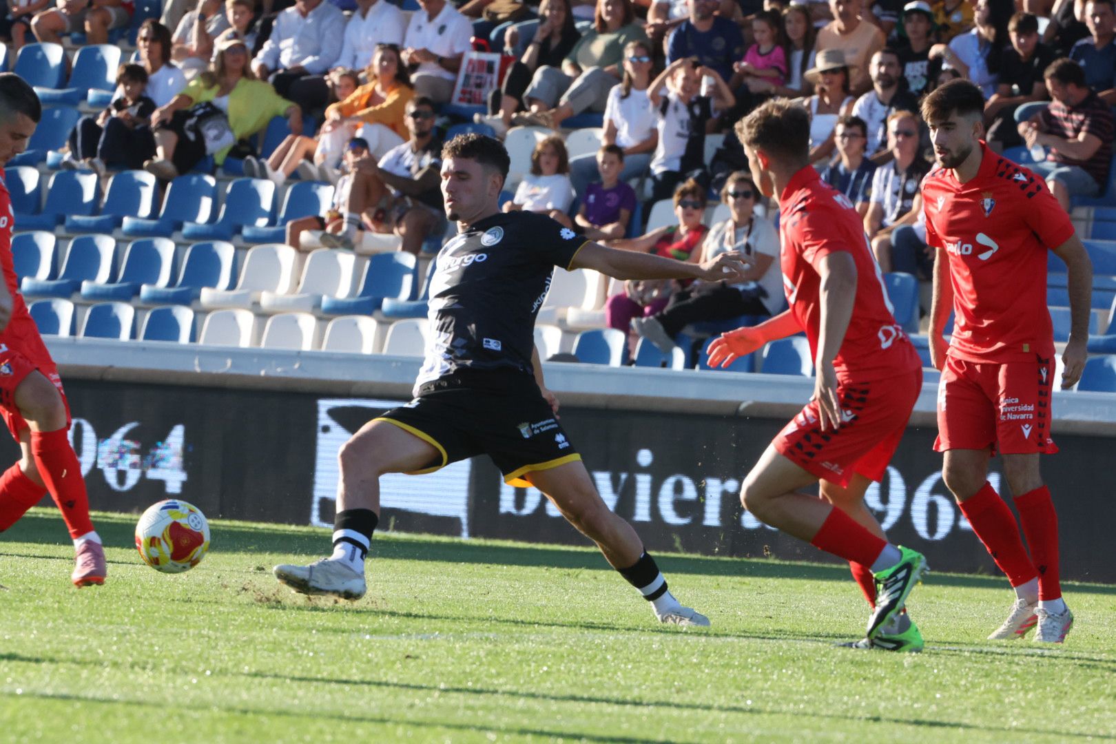 El debut ligero de Unionistas con 3.000 personas en el Reina Sofía