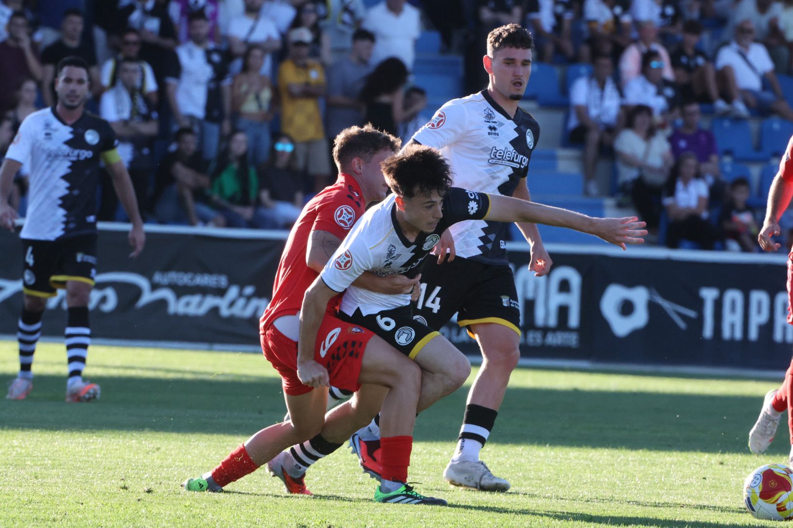 El debut ligero de Unionistas con 3.000 personas en el Reina Sofía