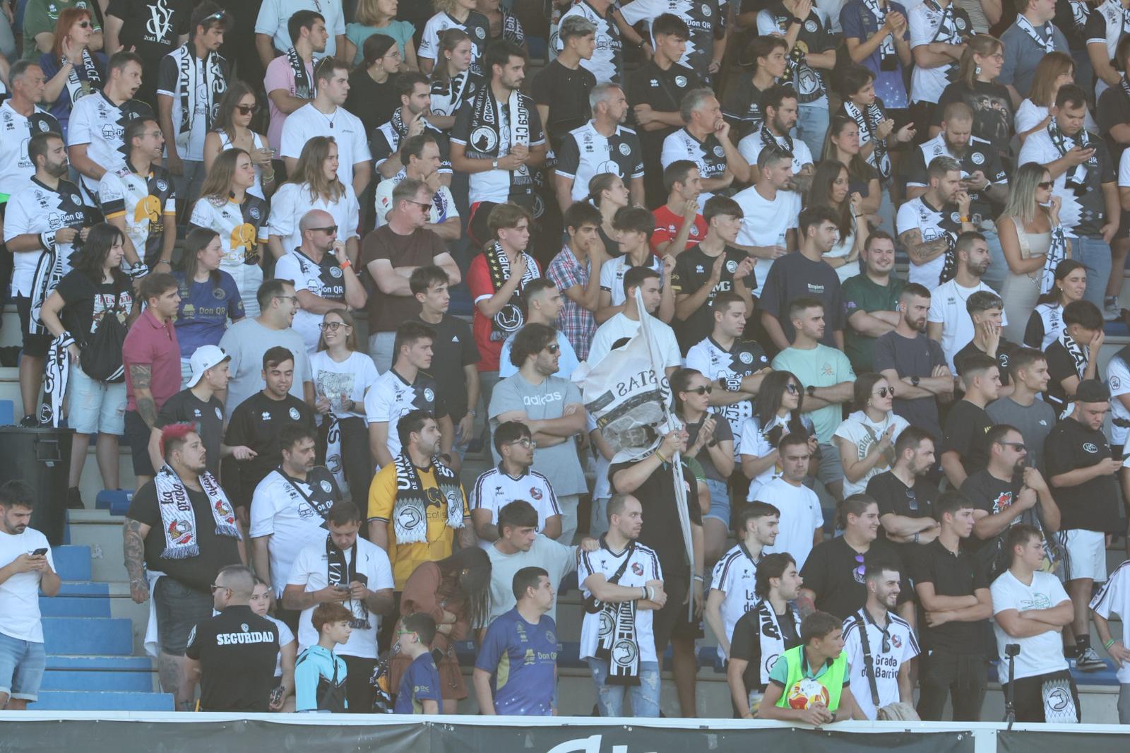 El debut ligero de Unionistas con 3.000 personas en el Reina Sofía