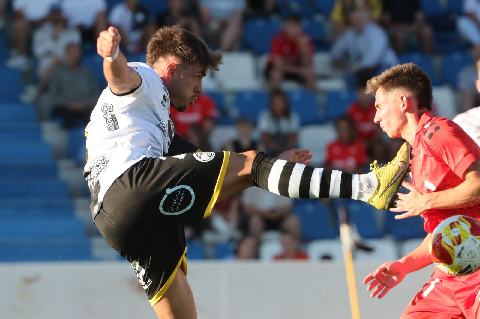 El debut ligero de Unionistas con 3.000 personas en el Reina Sofía