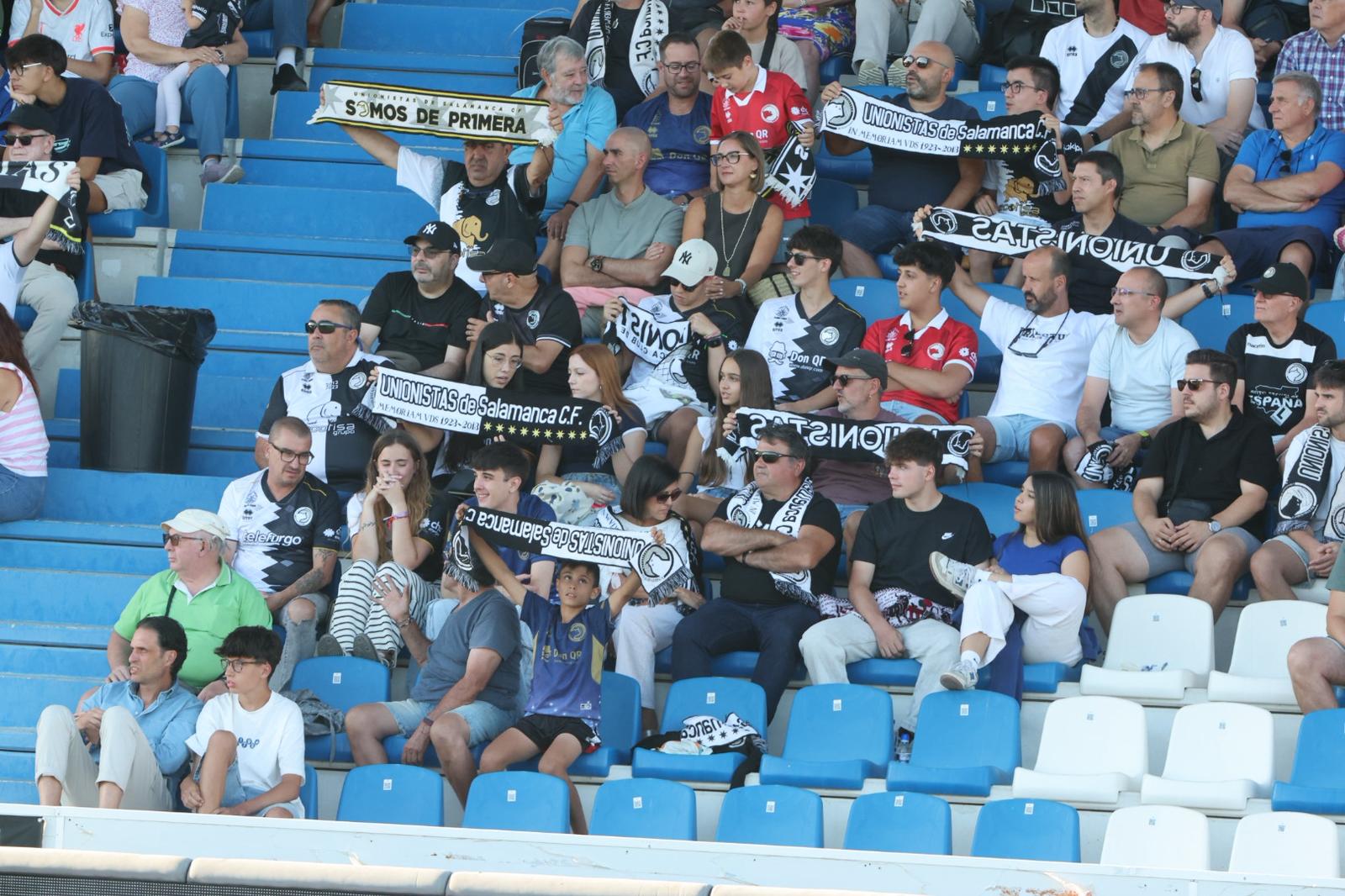 El debut ligero de Unionistas con 3.000 personas en el Reina Sofía