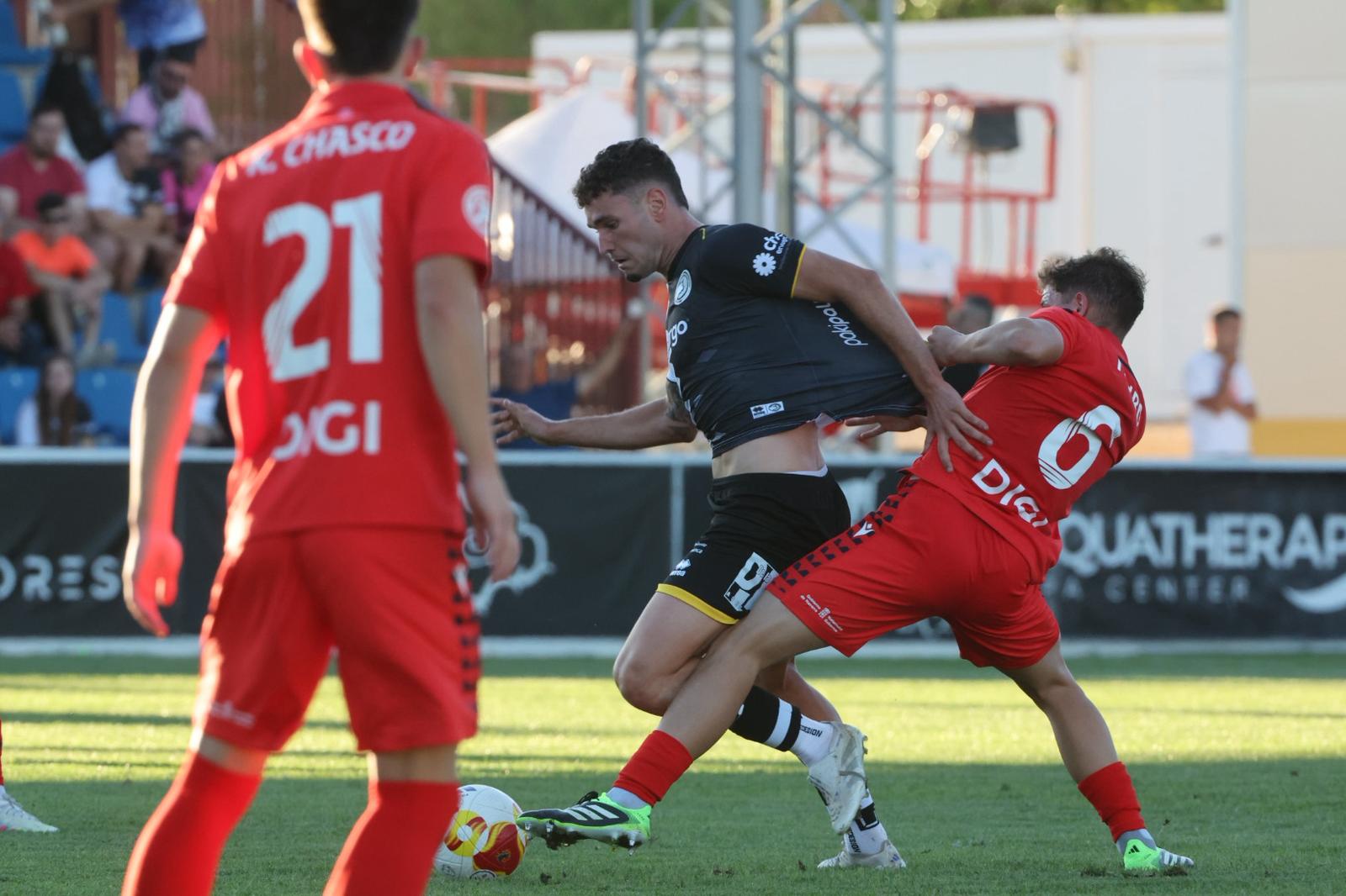 El debut ligero de Unionistas con 3.000 personas en el Reina Sofía