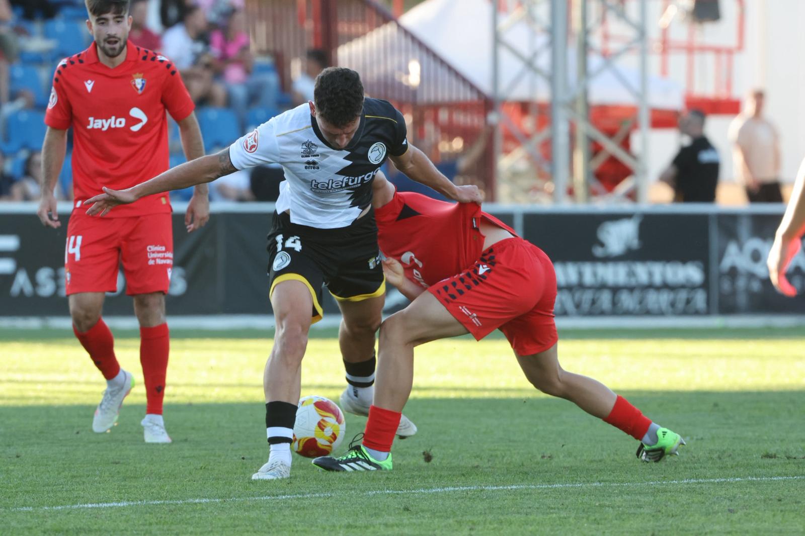 El debut ligero de Unionistas con 3.000 personas en el Reina Sofía